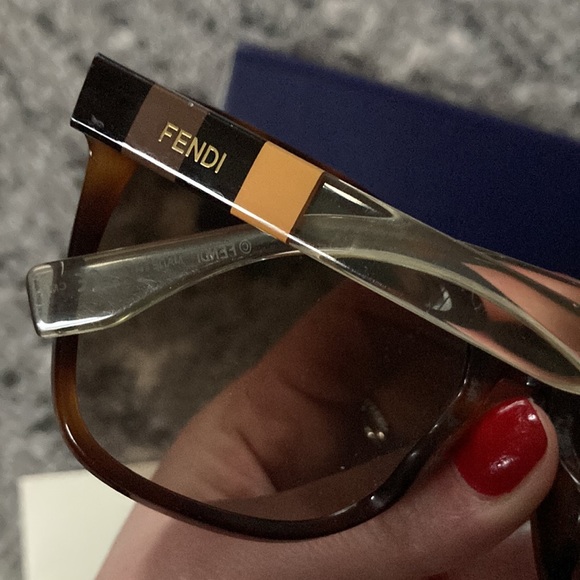 Fendi sunglasses - Picture 6 of 6